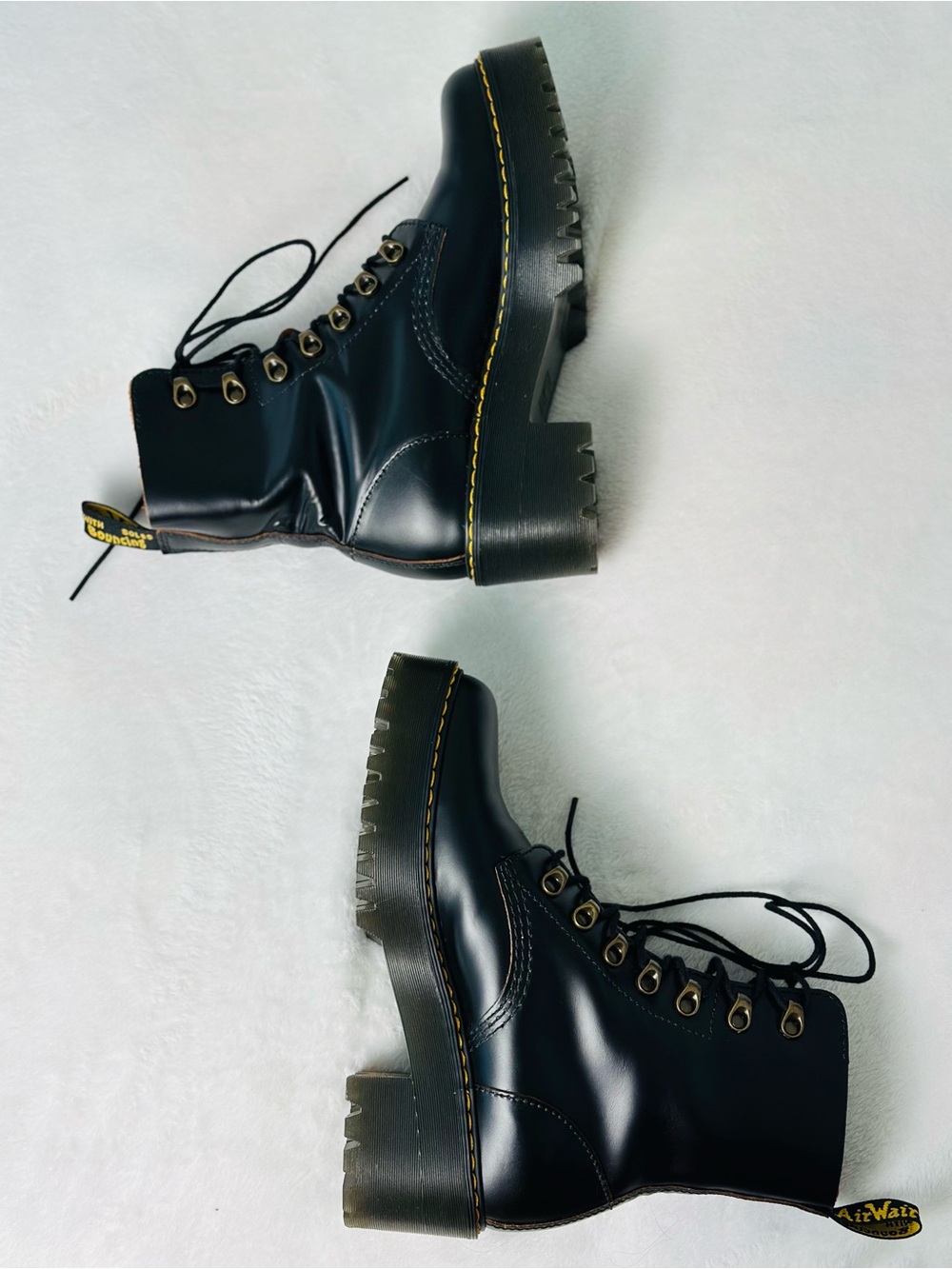 Dr. Martens Women’s Leona Heeled Boots Size 8 - Picture 6 of 11